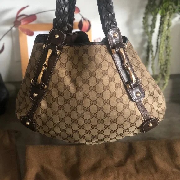 Gucci - Picture 2 of 3